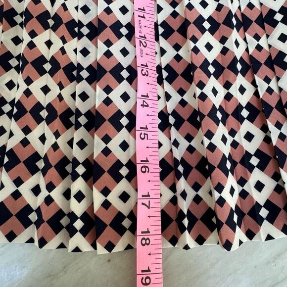 J. Crew Geometric Tile Print Pleated 100% Silk Skirt Size 4 Navy Blue Dusty Pink - Picture 6 of 6
